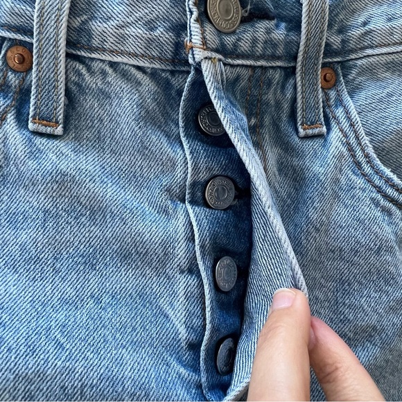 Levi’s 501 distressed Jean shorts Sz 27 high rise light wash - Picture 5 of 7